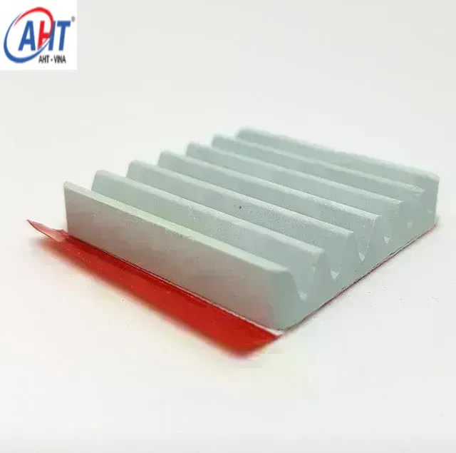Tấm tản nhiệt bằng gốm kèm băng keo TG-CJ-Li-32-32-6-PF Heat Sink