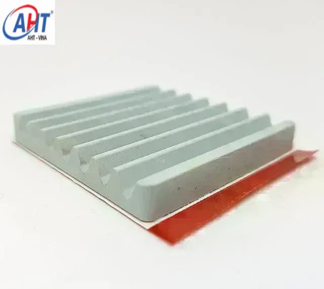 Tấm tản nhiệt bằng gốm kèm băng keo TG-CJ-Li-43-43-6-PF Heat Sink