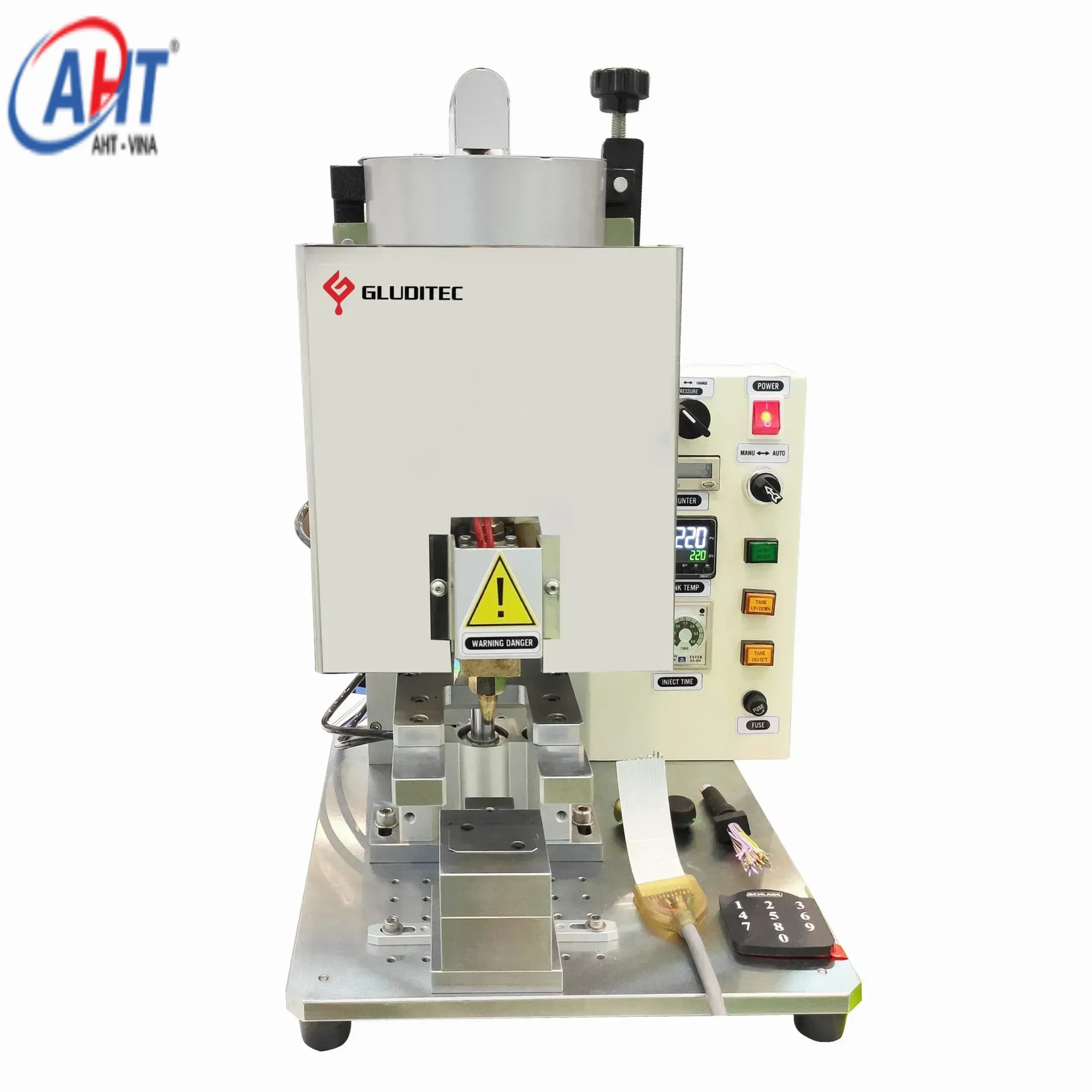 GM D200 – Máy đúc nhựa áp lực thấp để bàn